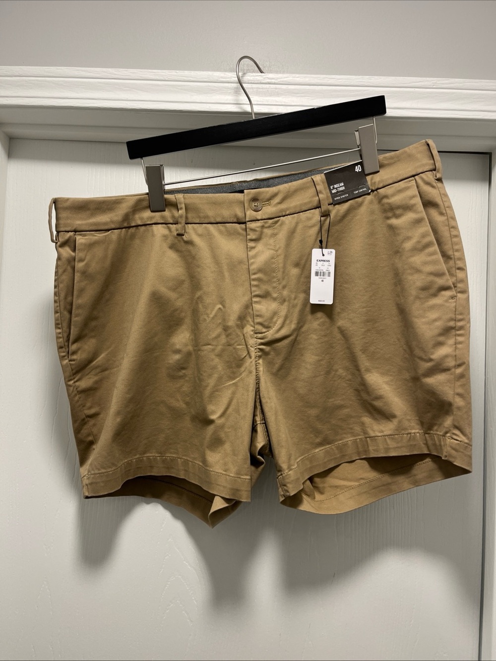 EXPRESS Men's 40” Tan Hyper Stretch 6" Mid Thigh Inseam Chino Shorts NEW 40x6